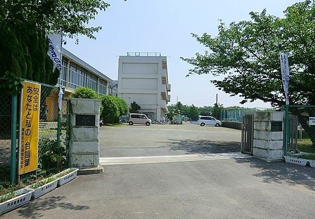 近くの門沢橋小学校まで650m(徒歩9分)
