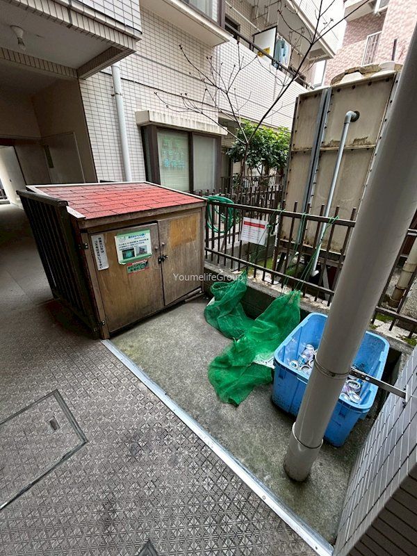 近くのやまか本町店まで26m（徒歩1分）
