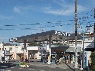近くのガソリンスタンドまで750m(徒歩10分)