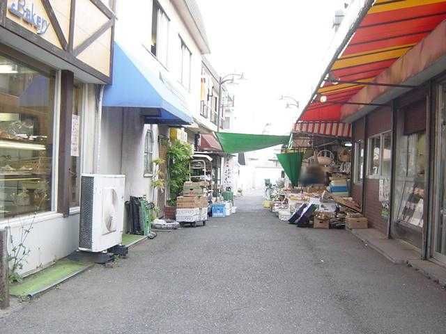 近くの香川商店街まで100m(徒歩2分)