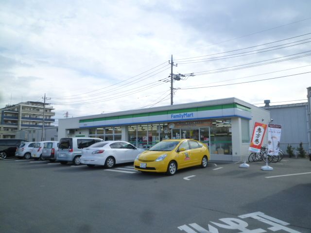 近くのファミリーマート 厚木長谷店まで485m（徒歩7分）