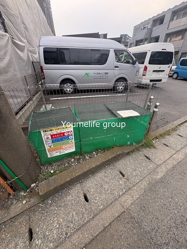 近くの厚木愛甲郵便局まで570m（徒歩8分）