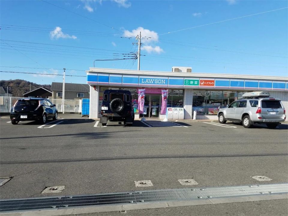 近くのローソン 愛川桜台店まで346m（徒歩5分）