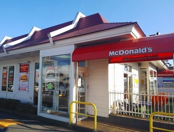近くのマクドナルド129山際店まで1,100m(徒歩14分)