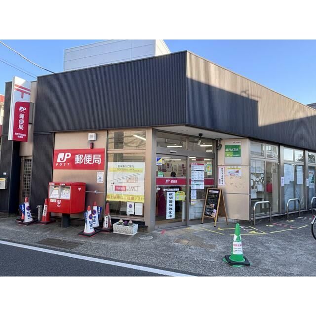 近くのファミリーマート愛甲石田駅前店まで356m(徒歩5分)