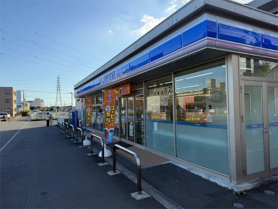 近くのローソン 厚木恩名一丁目店まで777m（徒歩10分）