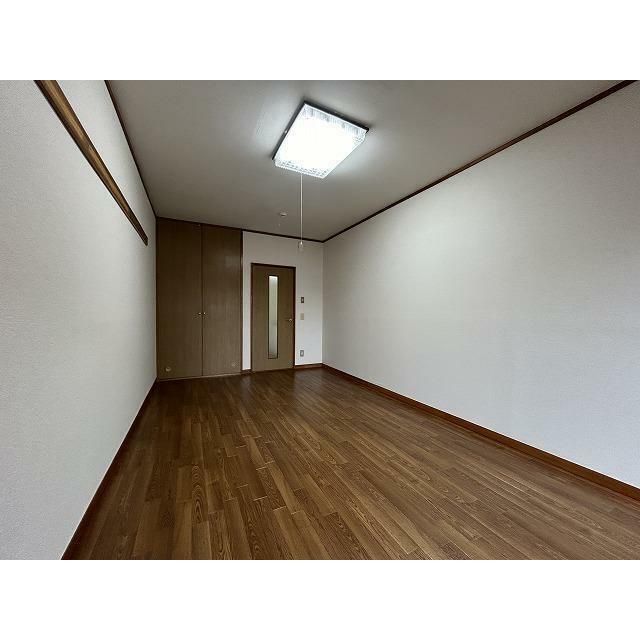 近くのマルエツ 鳶尾店まで1,275m（徒歩16分）
