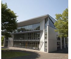 近くの慶應義塾大学湘南藤沢メディアセンター図書館まで877m(徒歩11分)