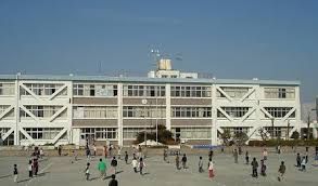 近くの藤沢市立富士見台小学校まで104m（徒歩2分）