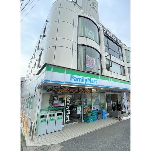 近くのファミリーマート大船駅北店まで1,100m（徒歩14分）