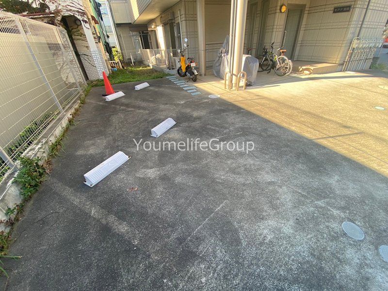 近くのローソン 片瀬海岸一丁目店まで98m（徒歩2分）