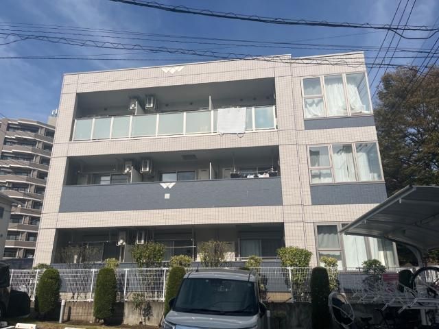 近くのファミリーマートまで310m（徒歩4分）