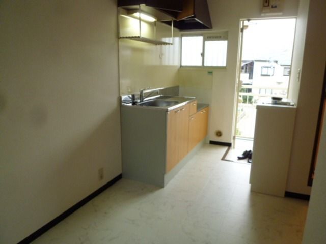 近くのファミリーマート 厚木栄町二丁目店まで664m（徒歩9分）