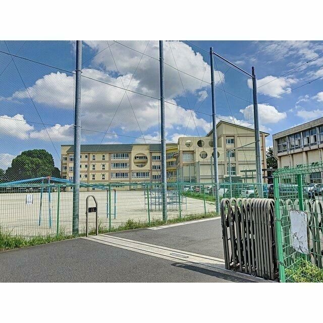 近くの綾瀬市立 綾瀬小学校まで1,300m(徒歩17分)