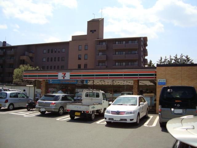 近くのセブンイレブン箱根仙石原店まで560m（徒歩7分）