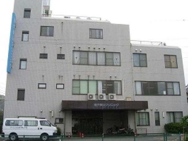 近くの逗子桜山クリニックまで624m（徒歩8分）