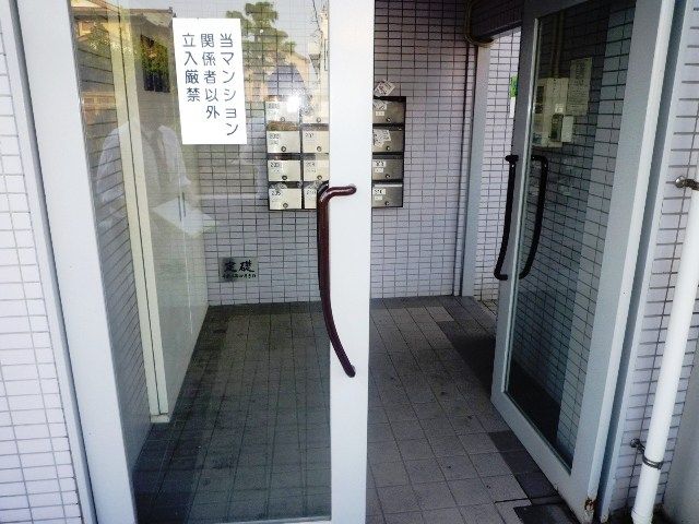 近くのマートまるだいまで706m(徒歩9分)