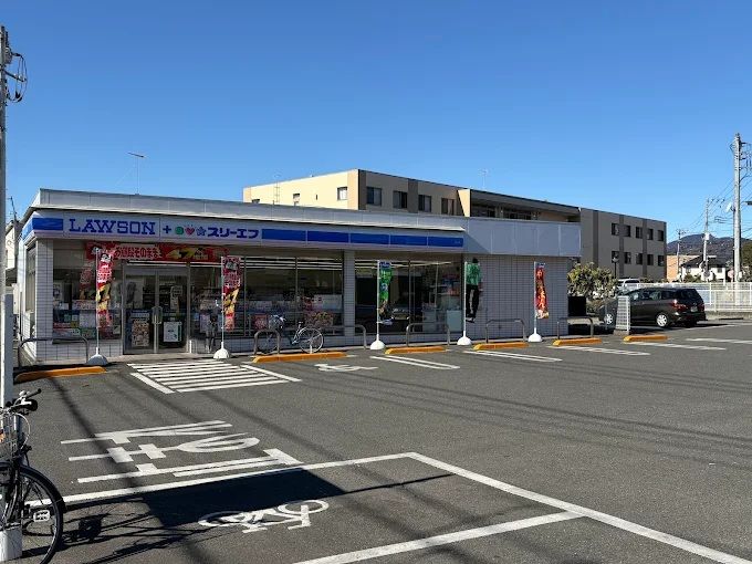 近くのローソン・スリーエフ 秦野堀川東店まで210m(徒歩3分)