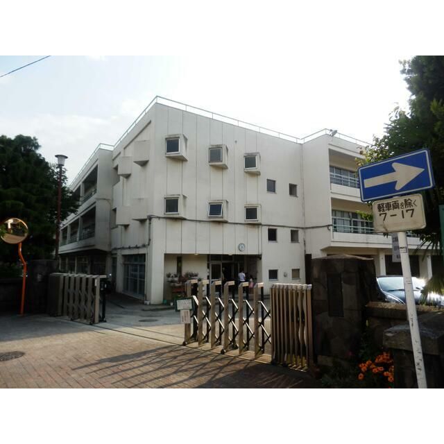 近くの松田町立松田小学校まで1,415m(徒歩18分)