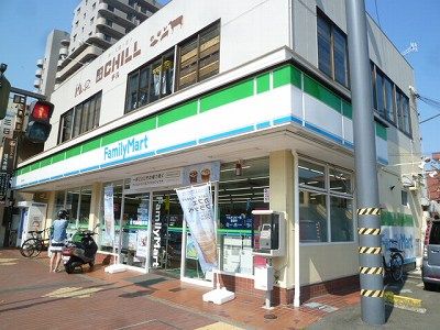 近くのファミリーマート 厚木旭町店まで370m（徒歩5分）