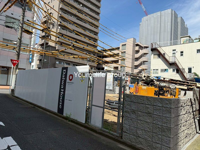 近くのファミリーマート 本厚木駅東口店まで208m(徒歩3分)