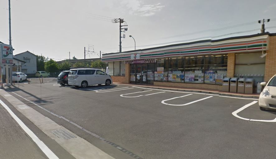 近くのセブンイレブン 小田原鴨宮駅南店まで597m（徒歩8分）
