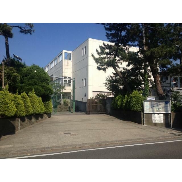近くの茅ヶ崎市立松浪小学校まで415m（徒歩6分）