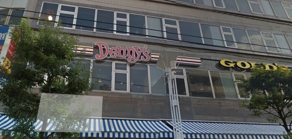 近くのデニーズ辻堂南口店まで101m(徒歩2分)