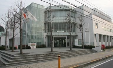 近くの腰越行政センターまで513m(徒歩7分)