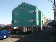 プラーズ愛甲A棟の外観画像