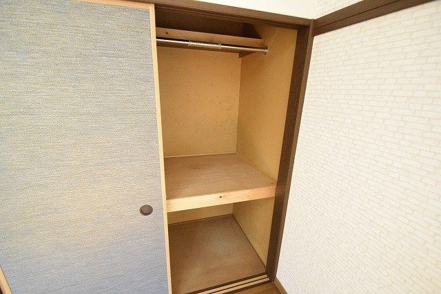 近くのサンクス 伊勢原下糟屋店まで303m(徒歩4分)