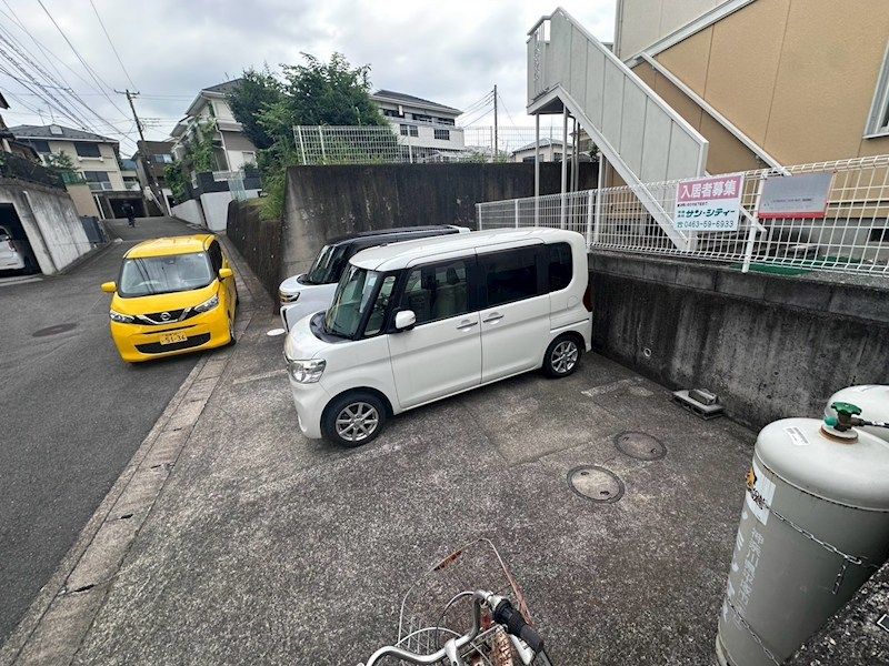 近くのファミリーマート 東海大学駅前店まで595m（徒歩8分）