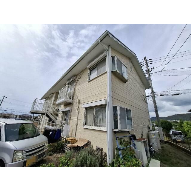 近くの秦野市立つるまきこども園まで511m(徒歩7分)