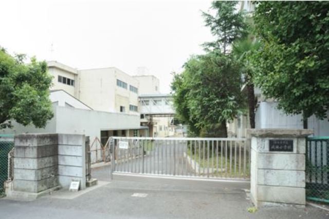 近くの伊勢原市立成瀬小学校まで376m(徒歩5分)