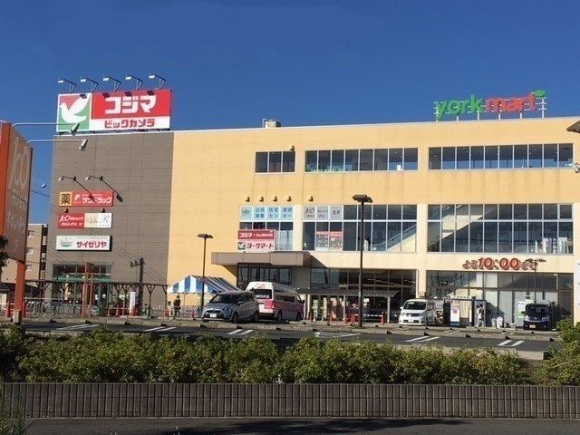 近くのヨークタウンまで2,400m（徒歩30分）