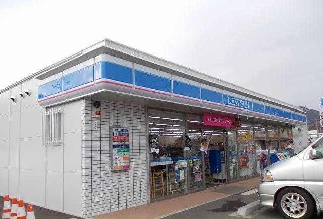 近くのローソン金子店まで350m(徒歩5分)