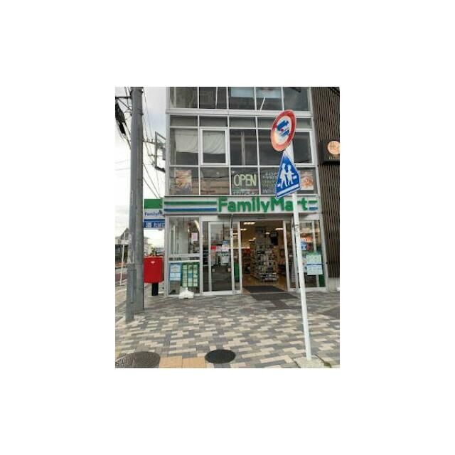 近くのファミリーマート 辻堂駅西口店まで218m(徒歩3分)