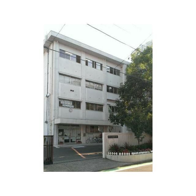 近くの藤沢市立明治中学校まで1,373m(徒歩18分)