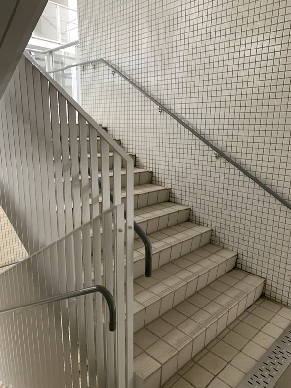 近くの横浜銀行 本郷台支店まで705m(徒歩9分)