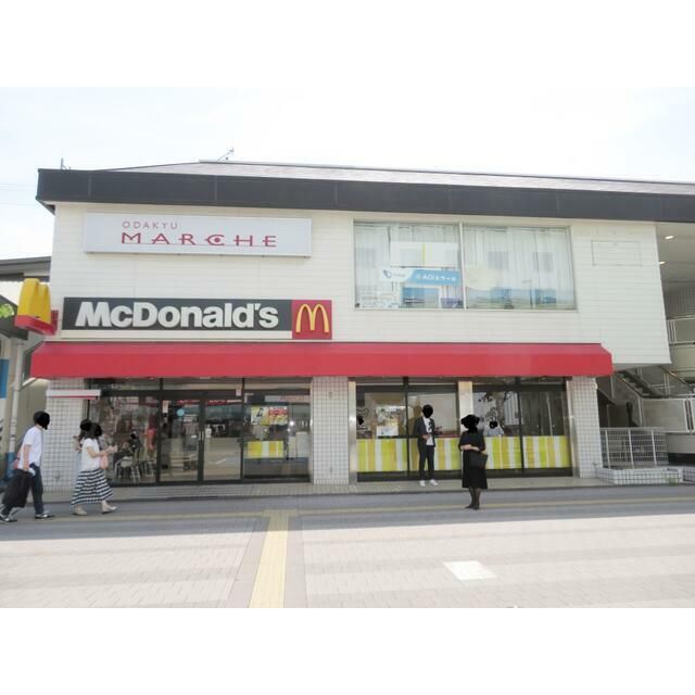 近くのマクドナルド小田急善行駅前店まで436m（徒歩6分）