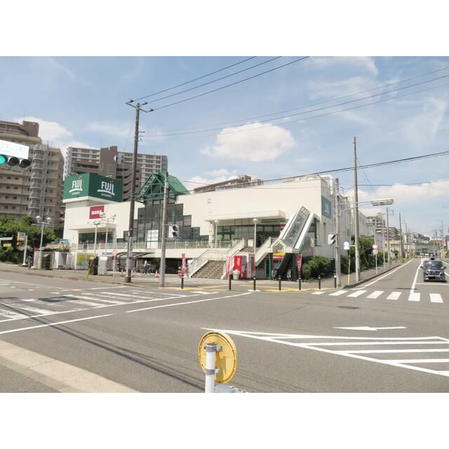 近くのFuji善行店（※7月3日より”Frea（フレア）”に変わりました　※写真は変更前のものです）まで169m（徒歩3分）