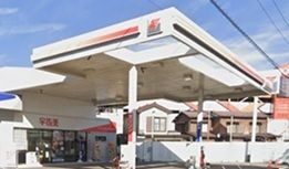近くのガソリンスタンドまで462m(徒歩6分)