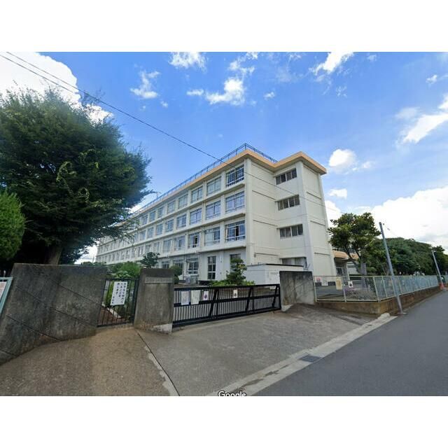 近くの平塚市立中原中学校まで934m（徒歩12分）