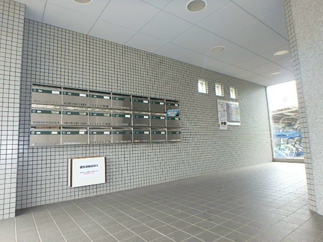 近くのセブンイレブン 秦野鶴巻店まで411m（徒歩6分）