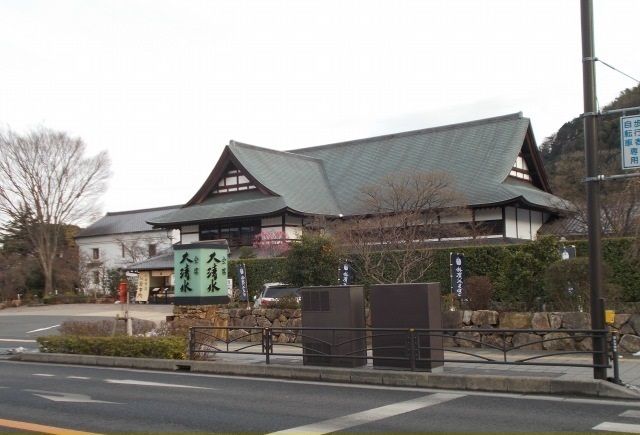 近くのかまぼこの里まで700m(徒歩9分)