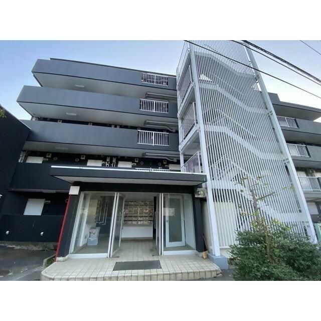 近くのローソン 明治学院大学南門前店まで37m(徒歩1分)