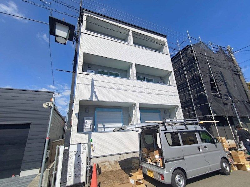 近くのローソン 伊勢原駅南店まで436m（徒歩6分）