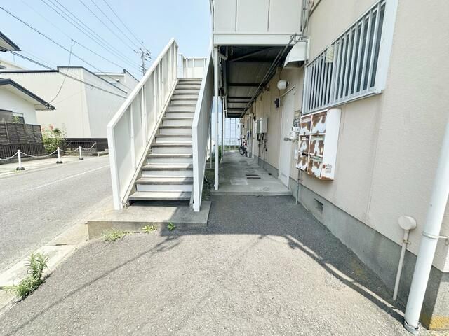 近くのマルエツ 愛甲石田店まで305m(徒歩4分)