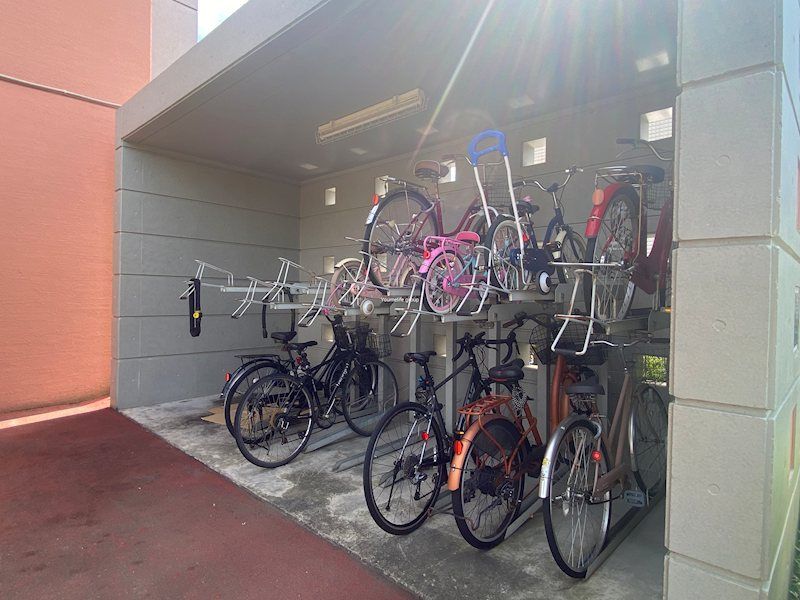 近くのファミリーマート 厚木岡田団地店まで741m(徒歩10分)