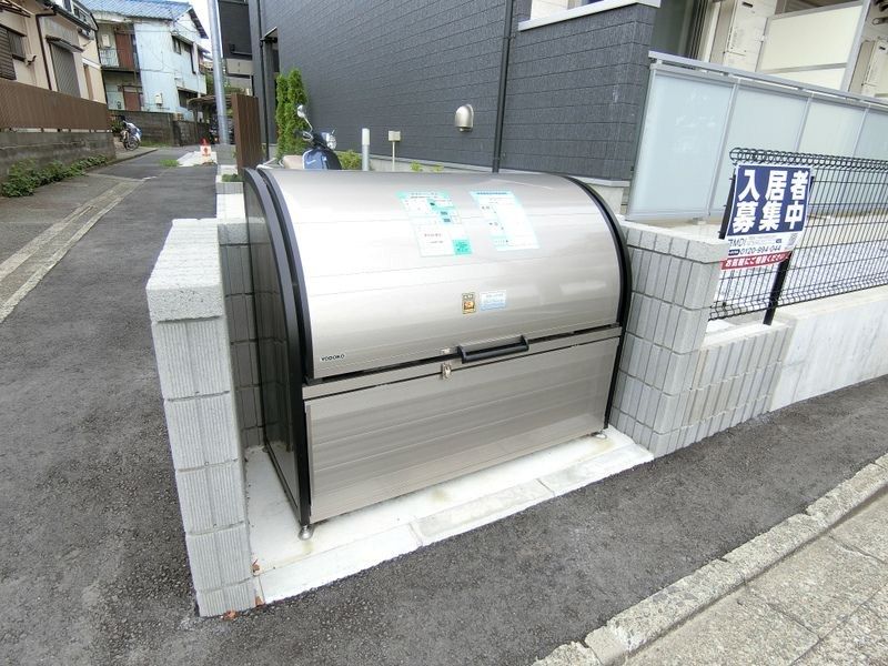 近くのファミリーマート 大船駅北店まで858m(徒歩11分)